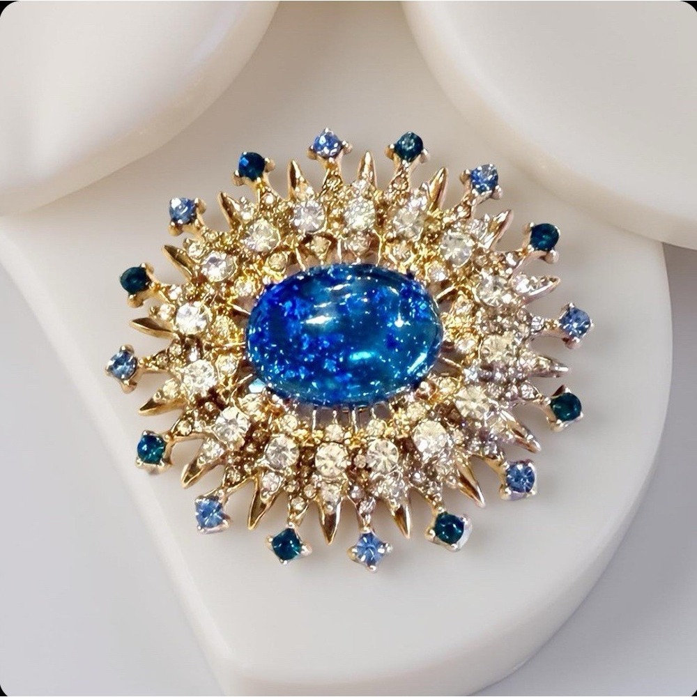 Vintage Style Blue & Clear Rhinestones on Gold Tone Brooch Pin Large‎